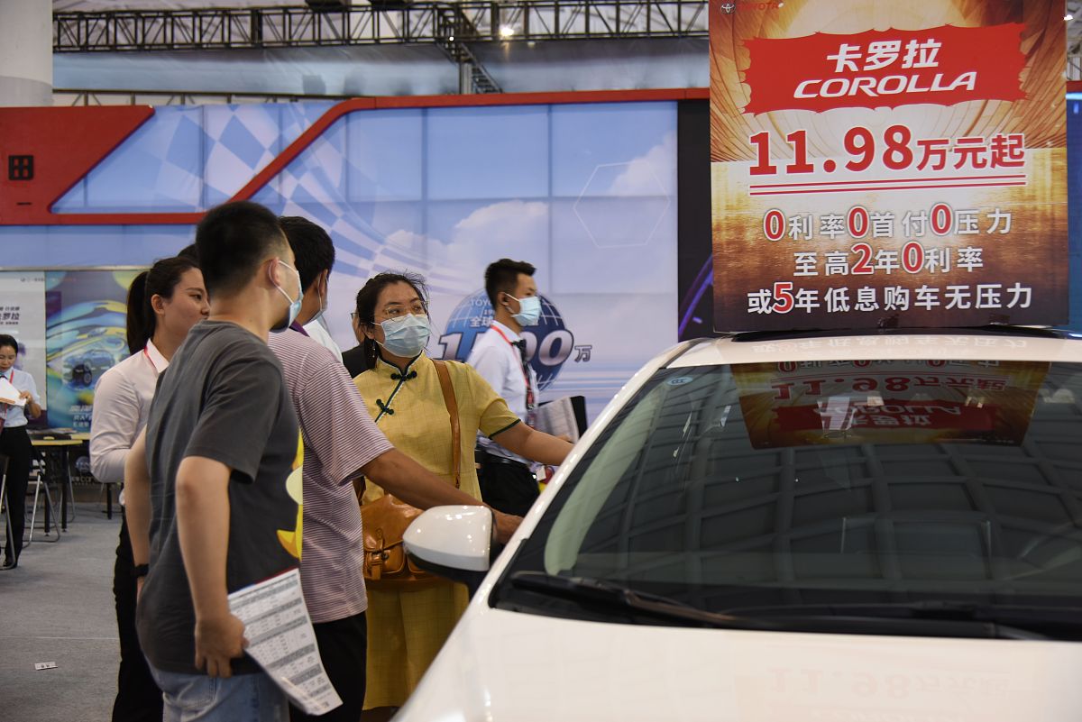 卡罗拉汽车：全面解析，车型介绍、安全、油耗、保养、市场表现、改装、历史、品牌、配件、购车指南