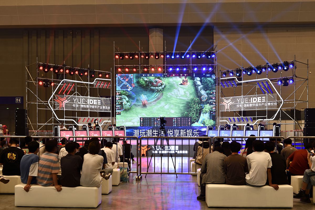 7月8日-7月9日网台公司举办的IPTV杯王者荣耀公开赛第一轮线上直播比赛圆满完成产生周冠军和周亚军比赛及时上线。本周末7月15日-7月16日即将开展第二轮线上直播比赛。以上内容换个表达方式语句通顺最后一句换个说法