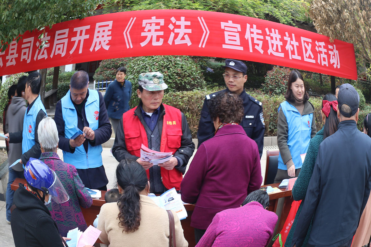 写一篇信息关于社区举办主题为家庭学法以案释法的法律知识讲座要包含青年如何遵纪守法内容