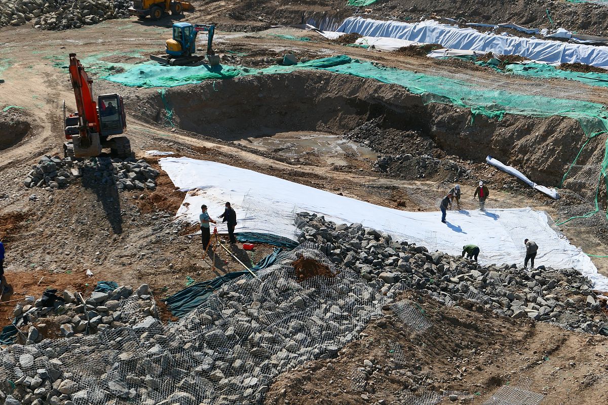 公路路基施工技术详解：从勘察设计到质量控制