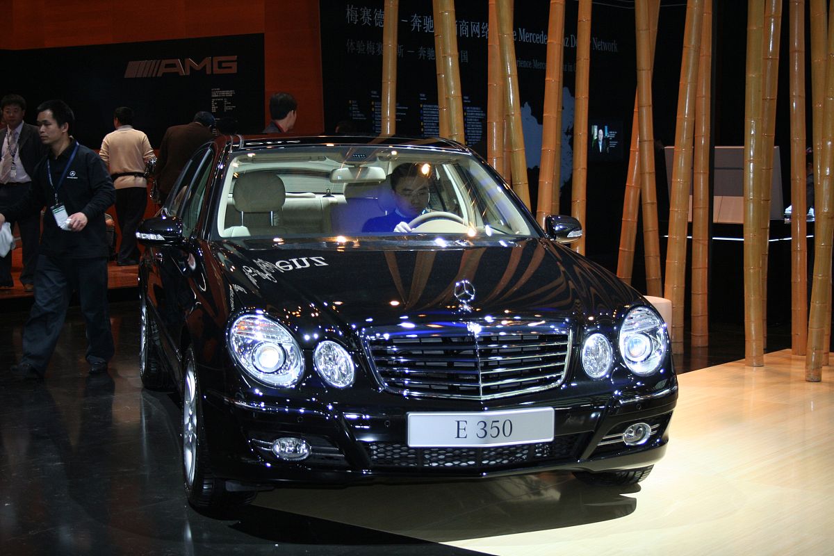 2006年11月18日,2006北京国际车展媒体开放日,奔驰e350亮相.+++_+++奔