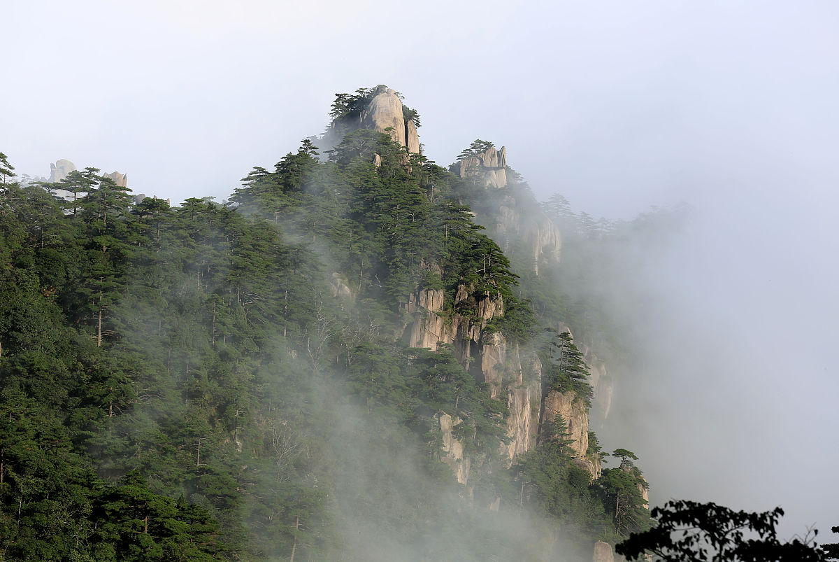 用王阳明的风格写一段关于安徽九华山的诗句