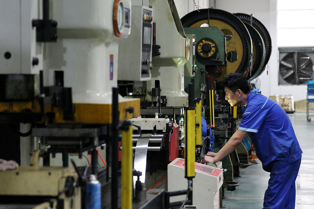 万象通达实习：生产设备电机类型解析及洗衣机运动控制详解