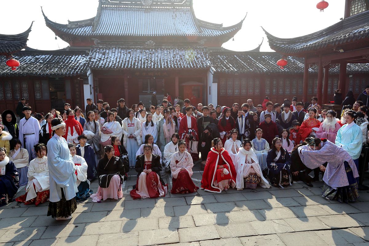 年轻客群带火的寺庙经济说明了什么