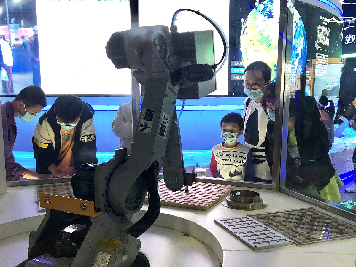 厦门2023初中十大热门专业：未来趋势与选择建议