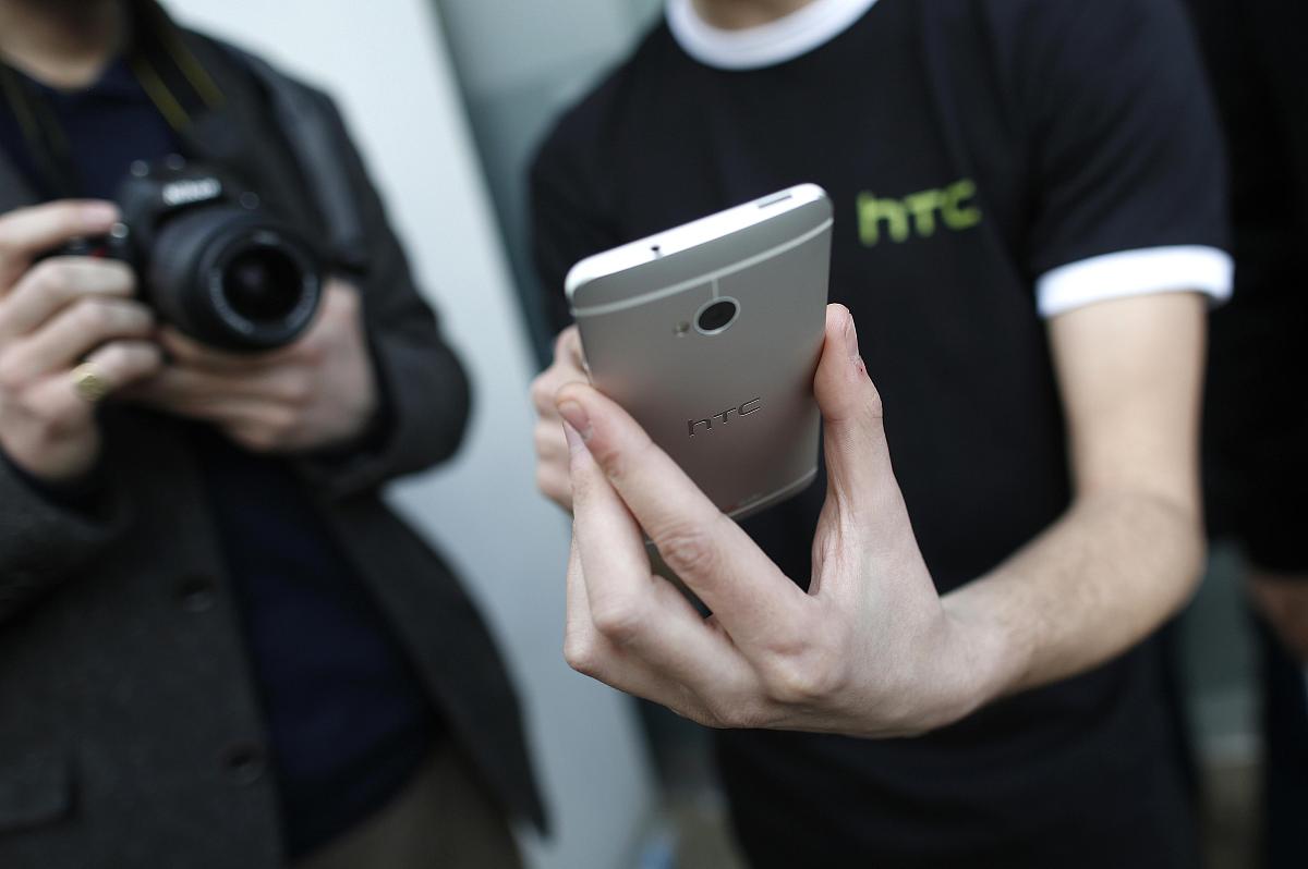 当地时间2013年2月19日,英国伦敦,htc公司发布最新的旗舰手机htc one.