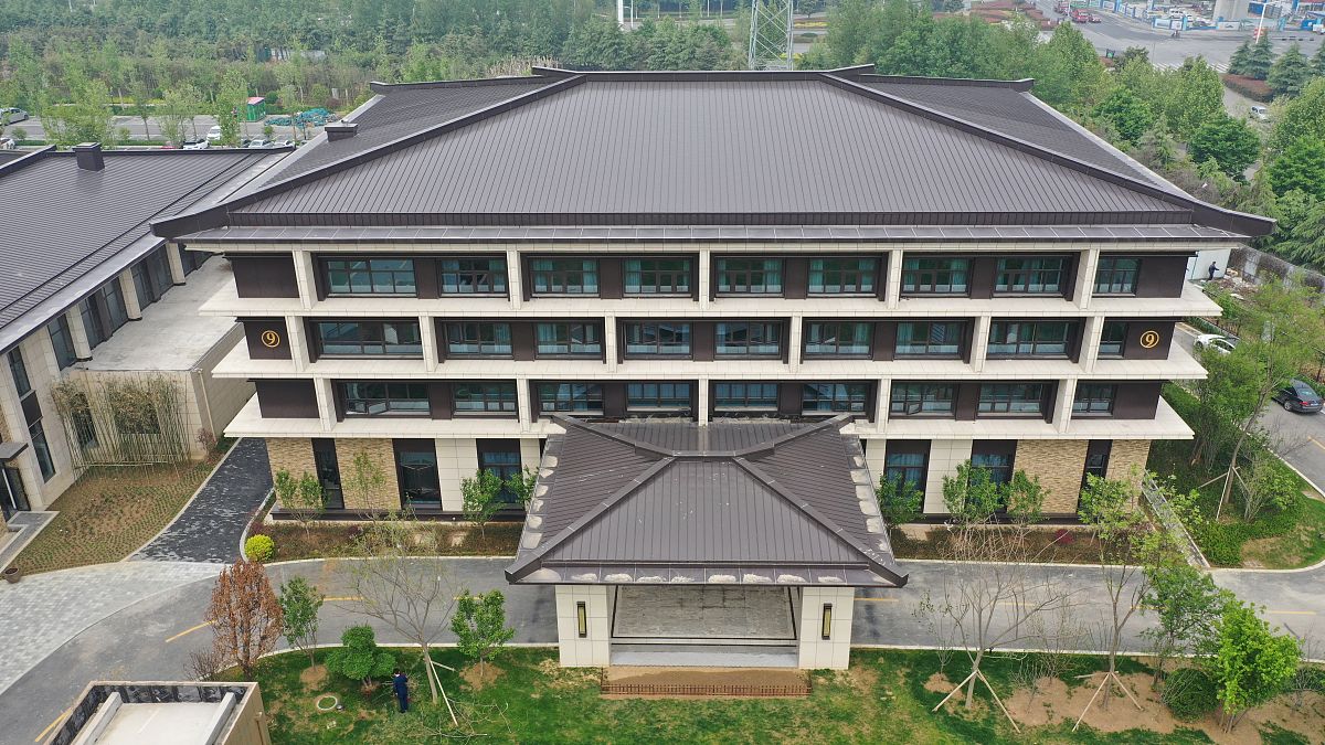 实操项目：西安悟空山宿酒店建设项目实操内容：一图纸会审二放线抄平三混凝土施工请详细介绍实操内容。