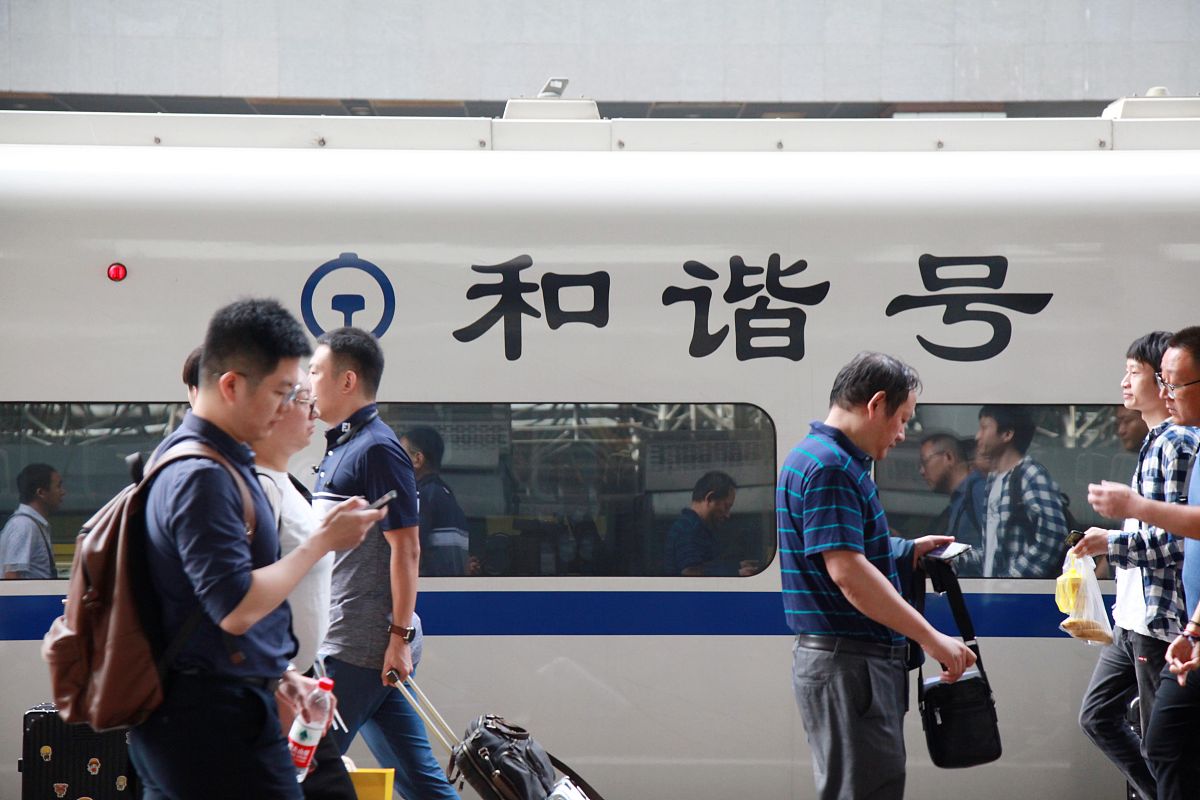 女子高铁拒换座遭殴打，天津铁路警方迅速处置获点赞！