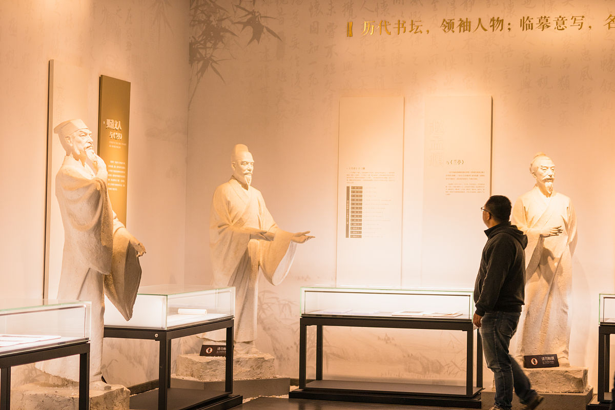 2019年3月31日,2019浙江绍兴兰亭书法节前夕,众多游人前来景区观赏.