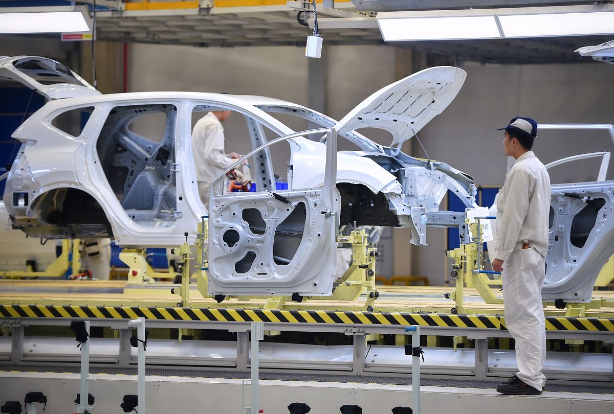 汽车制造四大工艺详解:冲压、焊接、喷涂、组装 汽车制造四大工艺详解:冲压、焊接、喷涂、组装