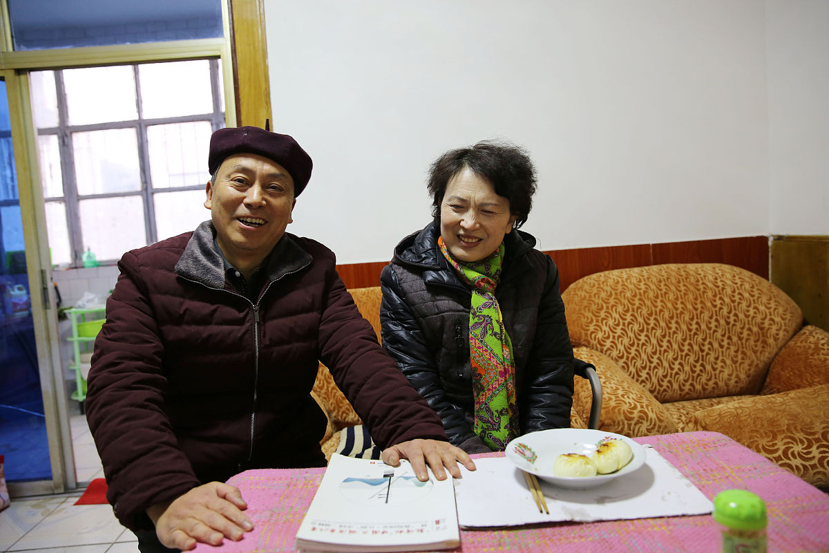 2019年12月31日,陕西安康石泉县汉江边,一栋普通居民楼里传出动听的二