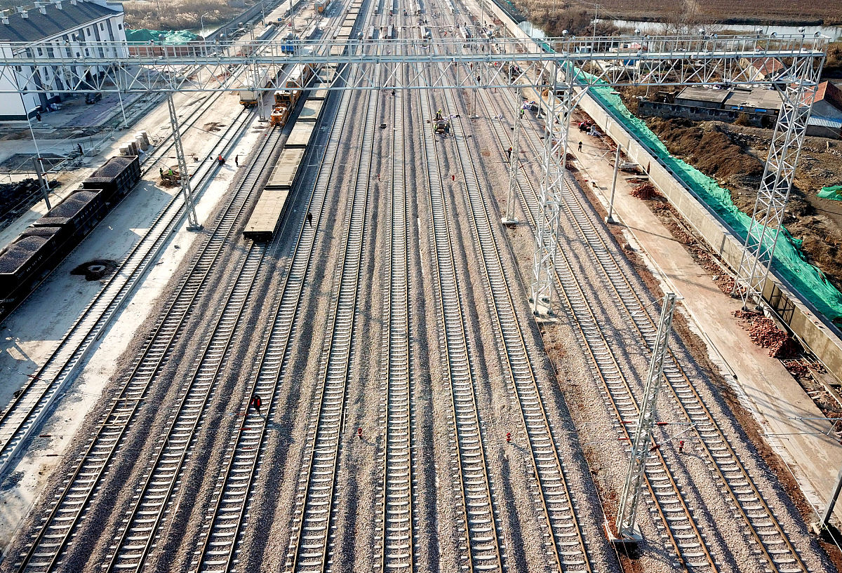 加强沟通协商，加快铁路建设：共建现代化交通体系