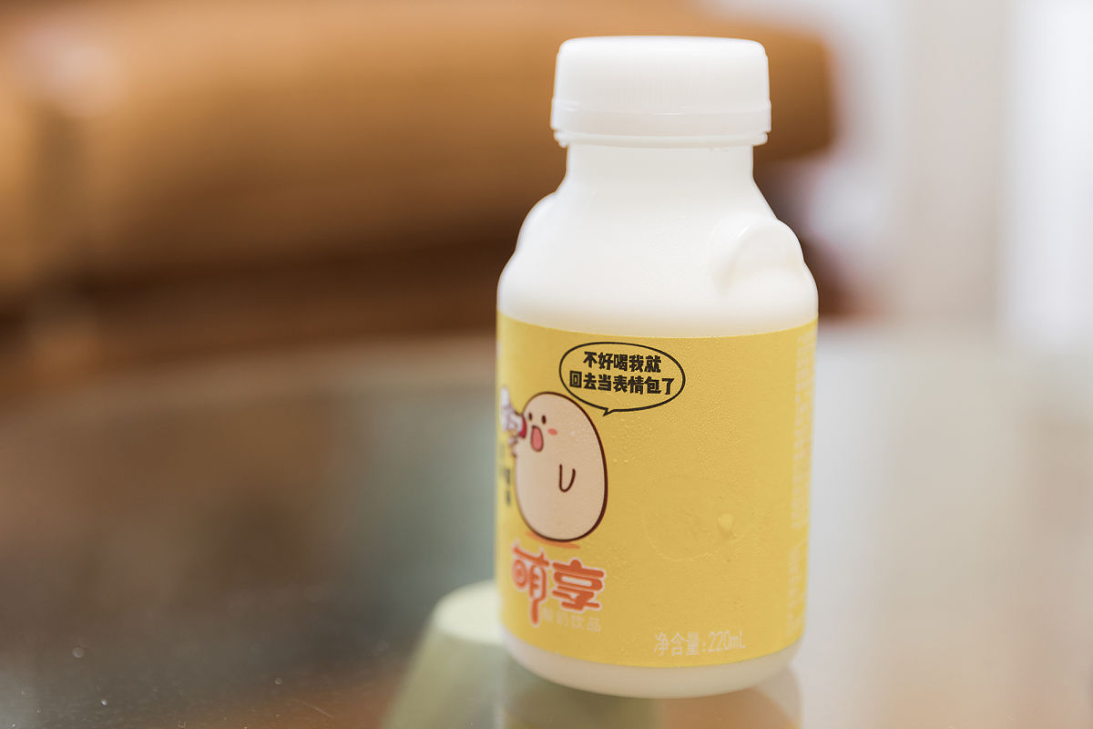 某公司于1991年开始起就在深圳投资设厂进行家居用品的生产产品品质优良销售渠道单一；2012年与深圳数家超市合作开拓商超销售渠道；2015年陆续关闭超市销售渠道开设直营店销售打造出我国家居用品的知名品牌。据此完成下面小题。1．该公司选择在深圳投资设厂的主要原因是 选什么A．销售网络发达	B．消费市场广阔	C．交通运输便利