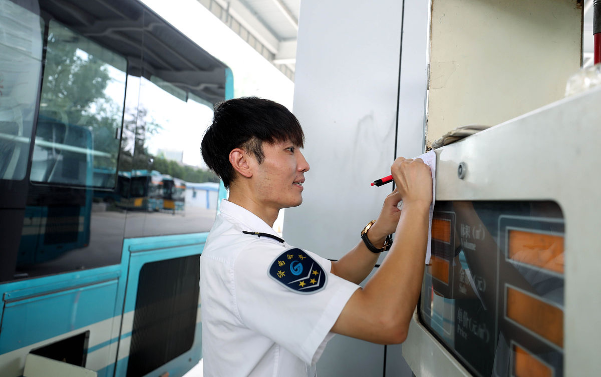 贵阳轻轨铁路学校安检员专业选择指南：安全、电子、机械、语言表达类专业推荐