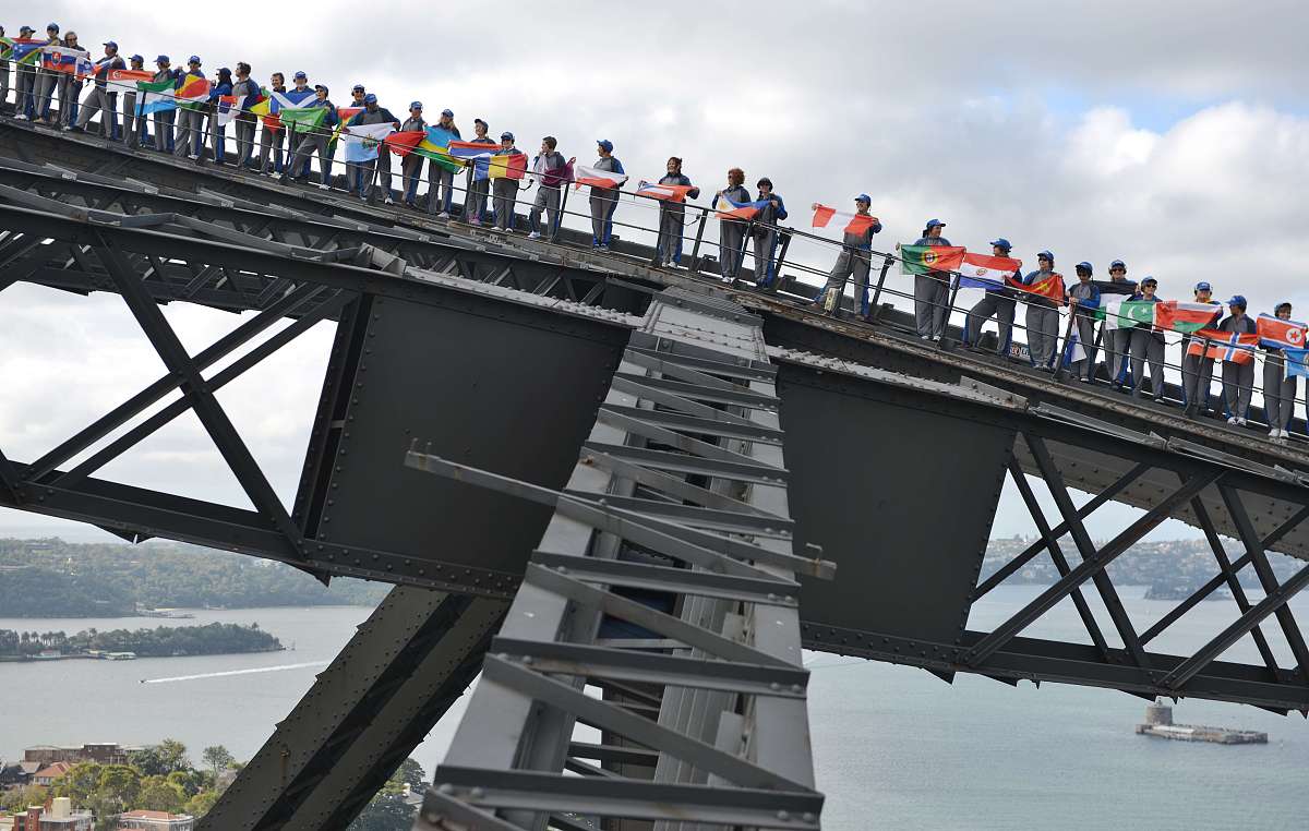 当地时间2014年5月30日,澳大利亚悉尼,rotary成员和朋友登上悉尼海港
