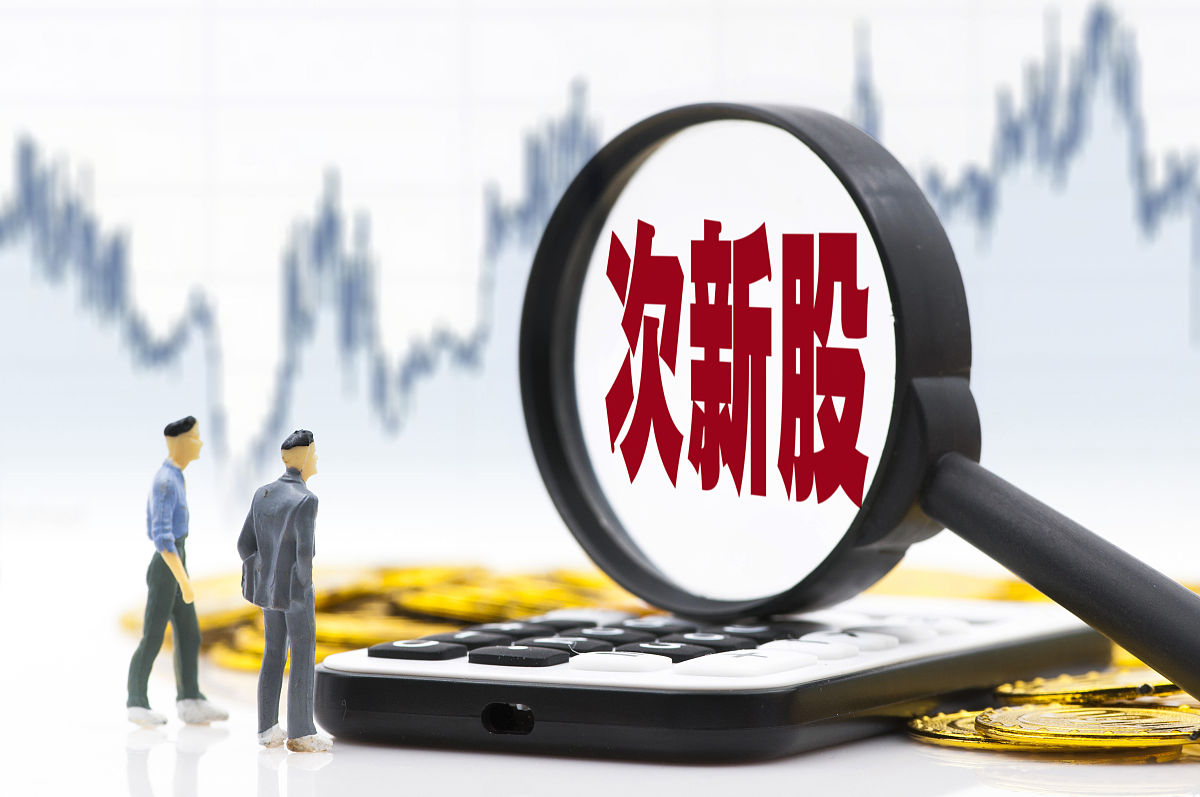 作为一名工作五年的中国税务工作者请完成一篇10000字的税收科研稿件