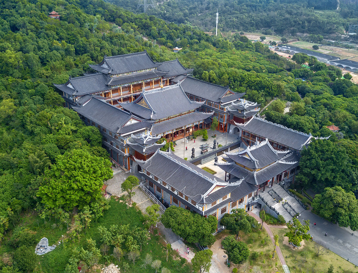 贵港南山寺旅游接待设施：佛教文化与建筑特色