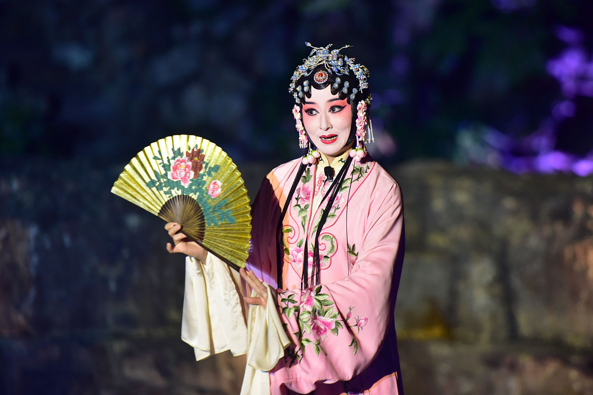 2020年9月19日,江苏苏州,"姑苏夜.虎丘月"虎丘曲会昆曲专场,江苏昆剧