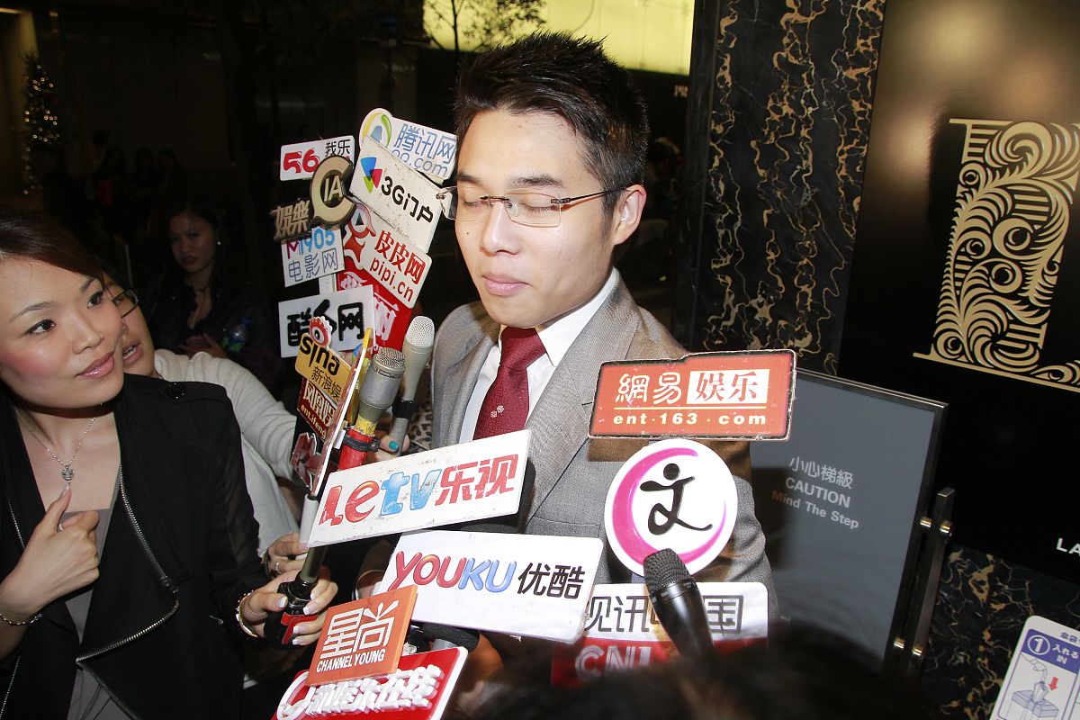 李佳琦花西子事件：电商直播乱象引爆争议