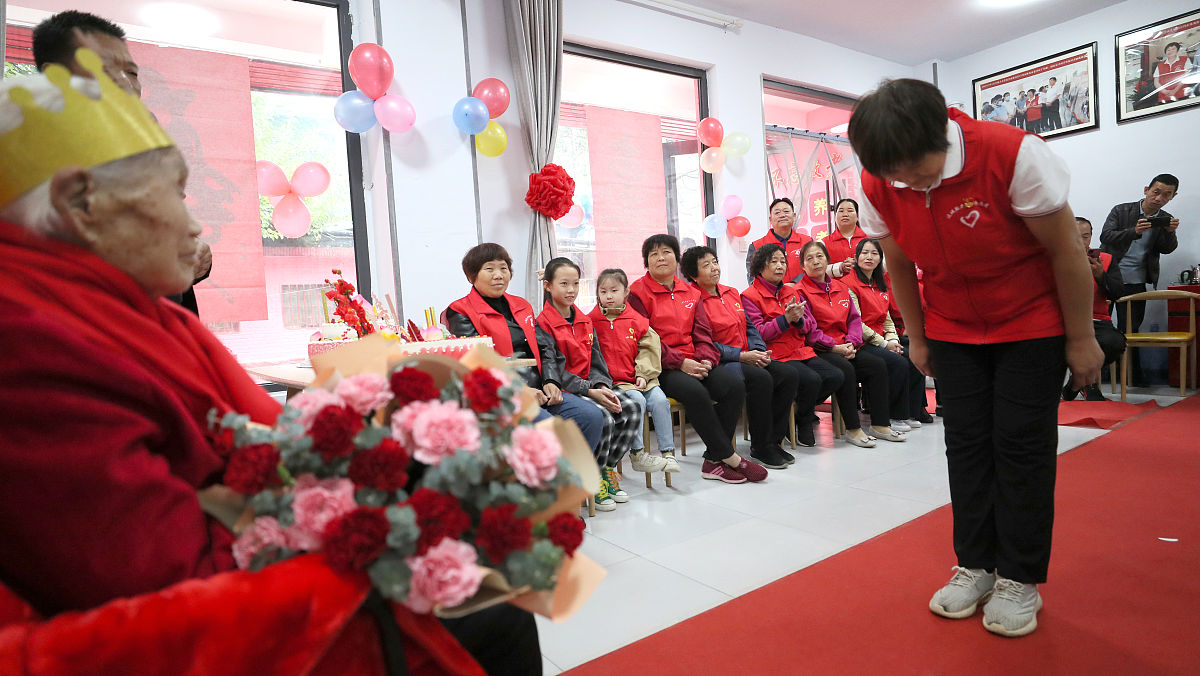 敬老院生日会策划案：让老年人感受温暖和快乐