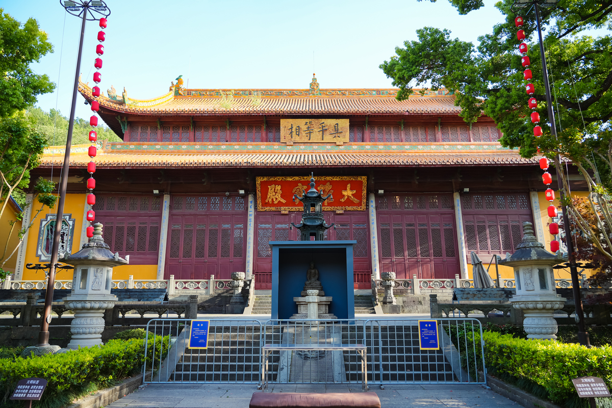 佛光寺 - 宁波奉化佛教寺庙，历史文化与宗教体验