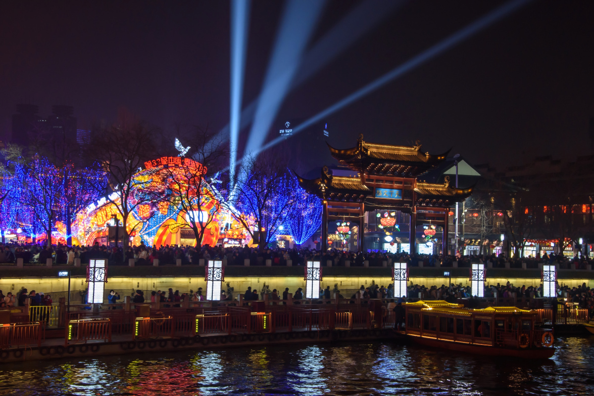 南京秦淮河夜游,美食与历史的邂逅