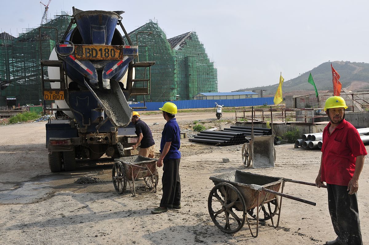 混凝土冬季施工质量保证措施：施工设备和材料的选择