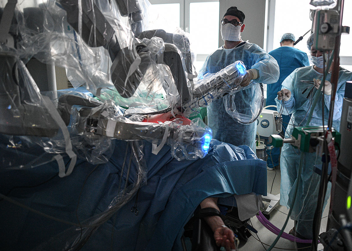 请对毕业论文《基于BS的医院信息管理系统的设计与实现》的内容43 医院信息管理系统内容进行写作保证其内容合理性不要乱写：