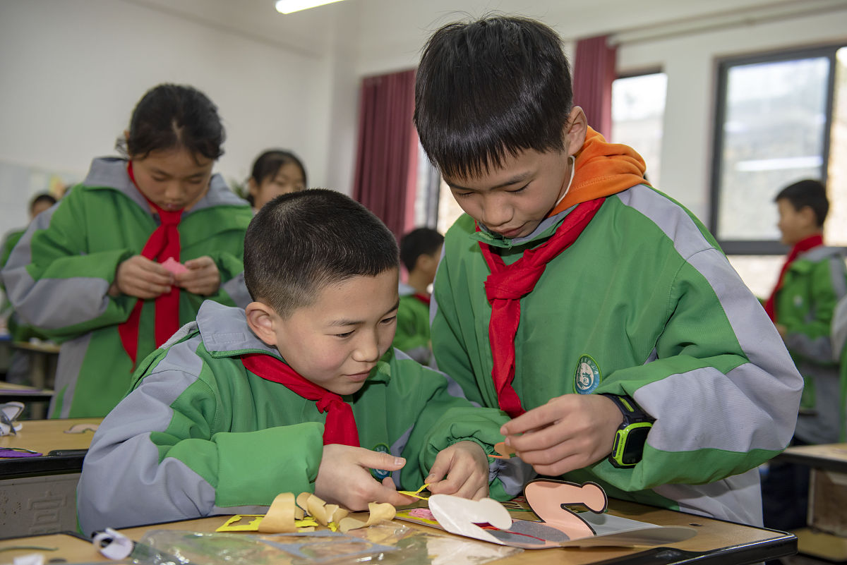 小学数学：巧妙摆放，数量一样多