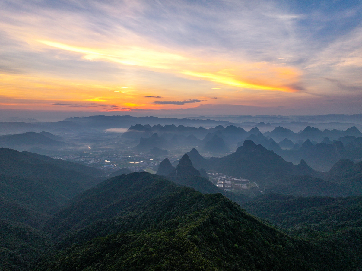 雷公岩：桂林七星区独特地貌与地下河洞的自然奇观