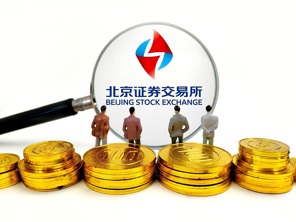 炒股开户的话任何一个证券公司都可以办理不过我们需要选一个最适合自己的。1如果你考虑的是服务建议你可以找一个专业顾问专门服务你。顾问会指导你所有的开户流程并且在开户后持续给你服务。2如果你考虑的是找个离家近的营业部网点开户前要先咨询好营业部的网点在哪里。一般情况下很多证券公司在各个城市都会设有营业部规模越大的证券公司网点会相对多一些。另外有些营业部在一定区域内知名度会高一些因此营业部网点在这个区域内