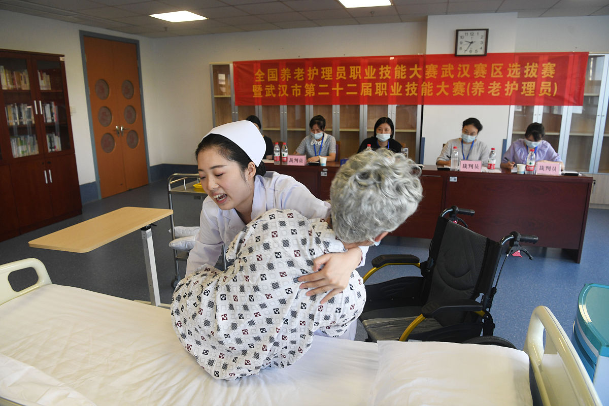 运城护理职业学院助产专业就业前景如何-怎么样