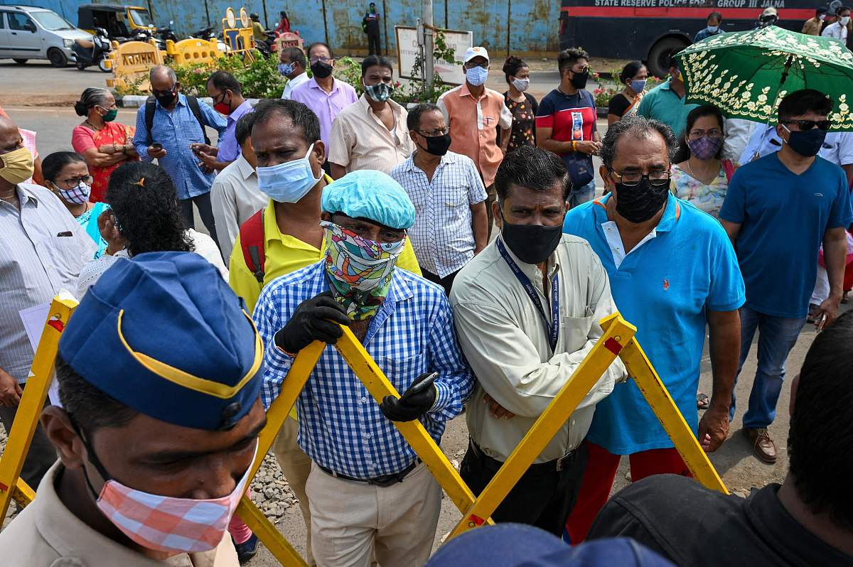 帮我评述一下最近的任意一条新闻600字