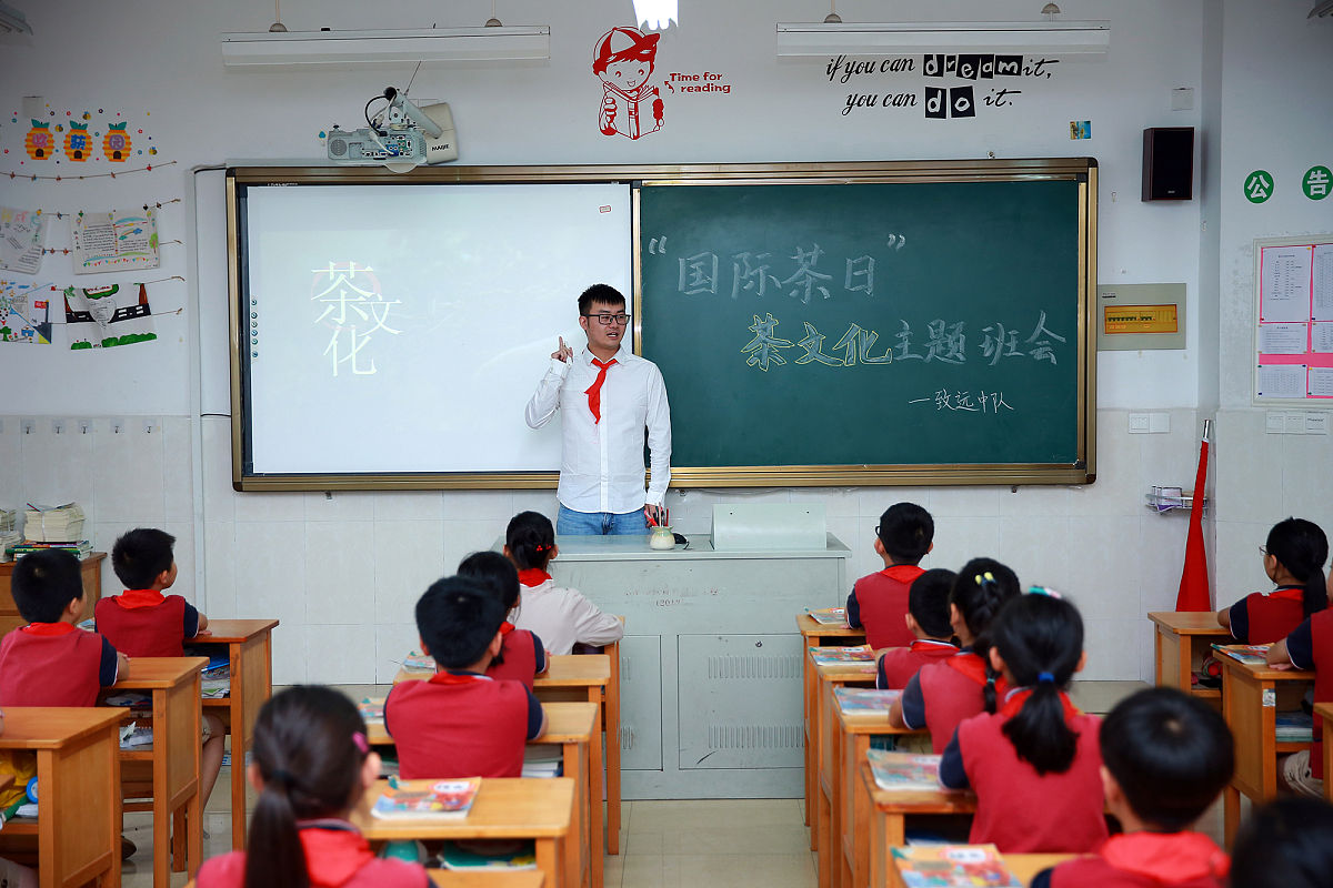 写个劳动教育活动汇报。围绕日常生活劳动教学楼、图书馆、宿舍卫生清洁、校园绿化养护等、专业生产劳动勤工助学、学业帮扶、朋辈互助等、社会服务劳动志愿服务、公益劳动等等劳动教育主题内容以主题班会、主题团日等形式开展劳动教育活动。