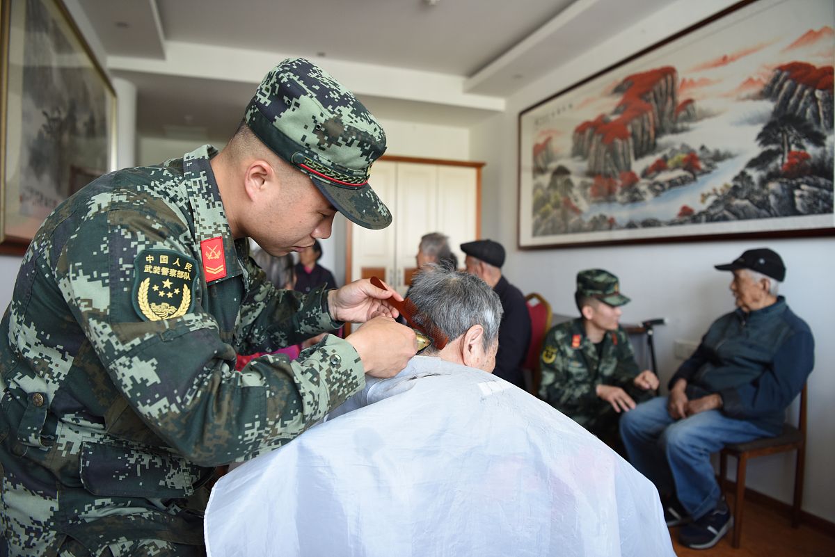 关于为代管的军队无军籍职工提供多元化养老服务增强起荣誉感、幸福感、获得感的内容帮我起个标题