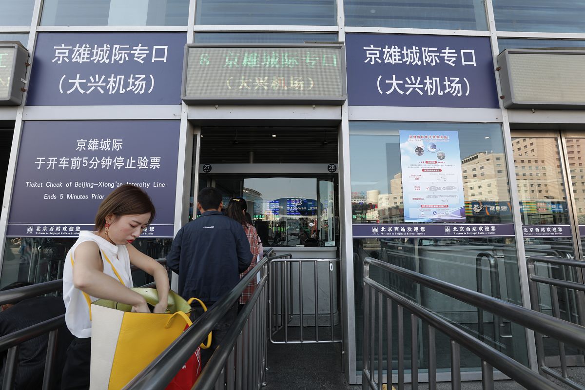 成都市高铁专业学校是如何报名的