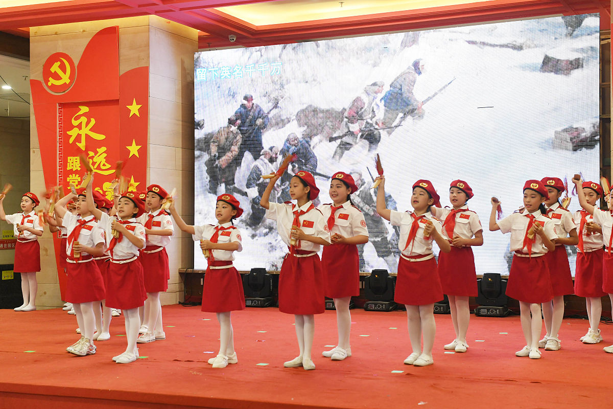 设计一堂可以参加职业教学比赛的红色旅游路线设计课程时间控制在10分钟左右要求以学生为主导有师生互动有具体案例分析