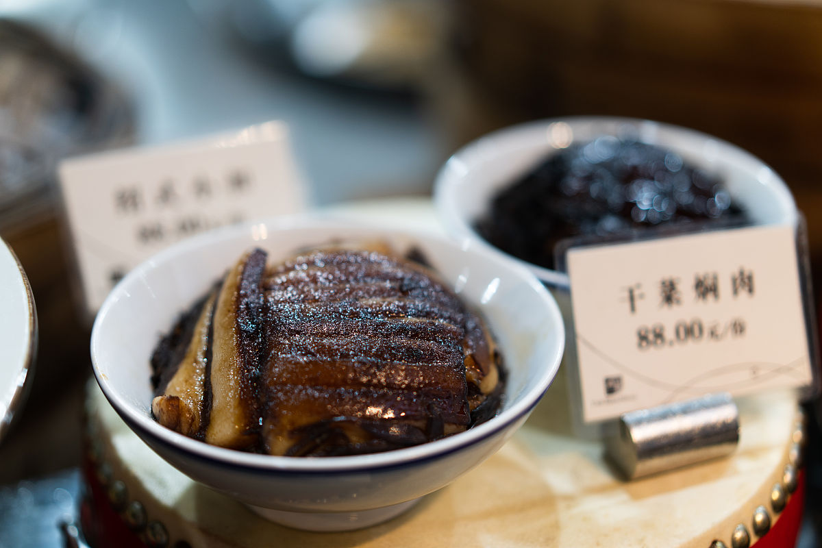 星子扣肉给该产品起多个简约logo
