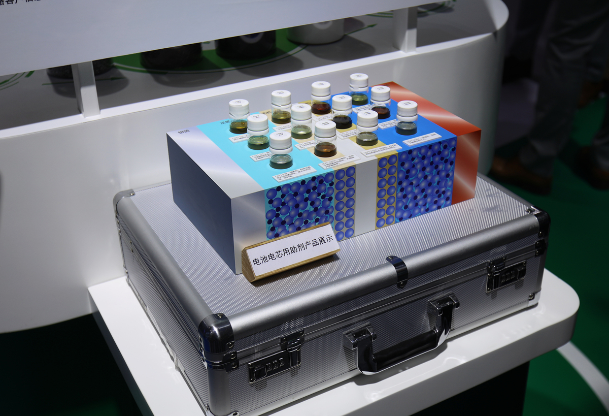 微流控技术与摩擦纳米发电机结合: 实现自供电微流控系统的关键