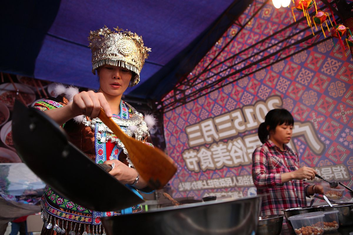 2015年04月25日,上海,三月三广西民俗美食节入驻上海锦江乐园.