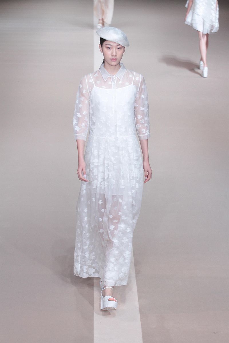 帮我写一个标题，有关于服装，颜色白色，特点流苏