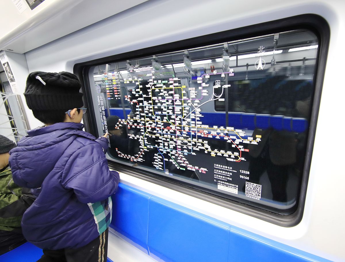 完成论文的舒适性方向论文题目为铁道客车的发展方向结构如下D舒适性方向1智能化空调系统2娱乐设施增加3座椅设计优化4其他相关策略字数800