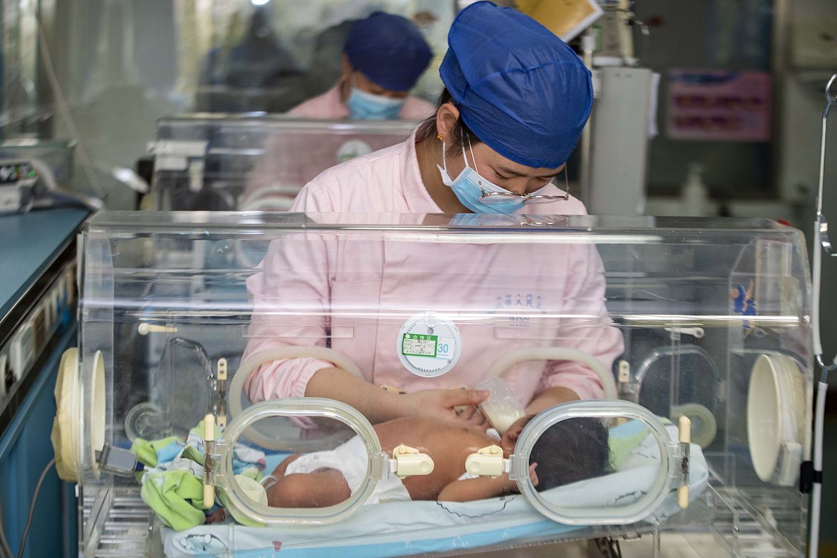 卫校告诉你新生儿出生应该怎样做？