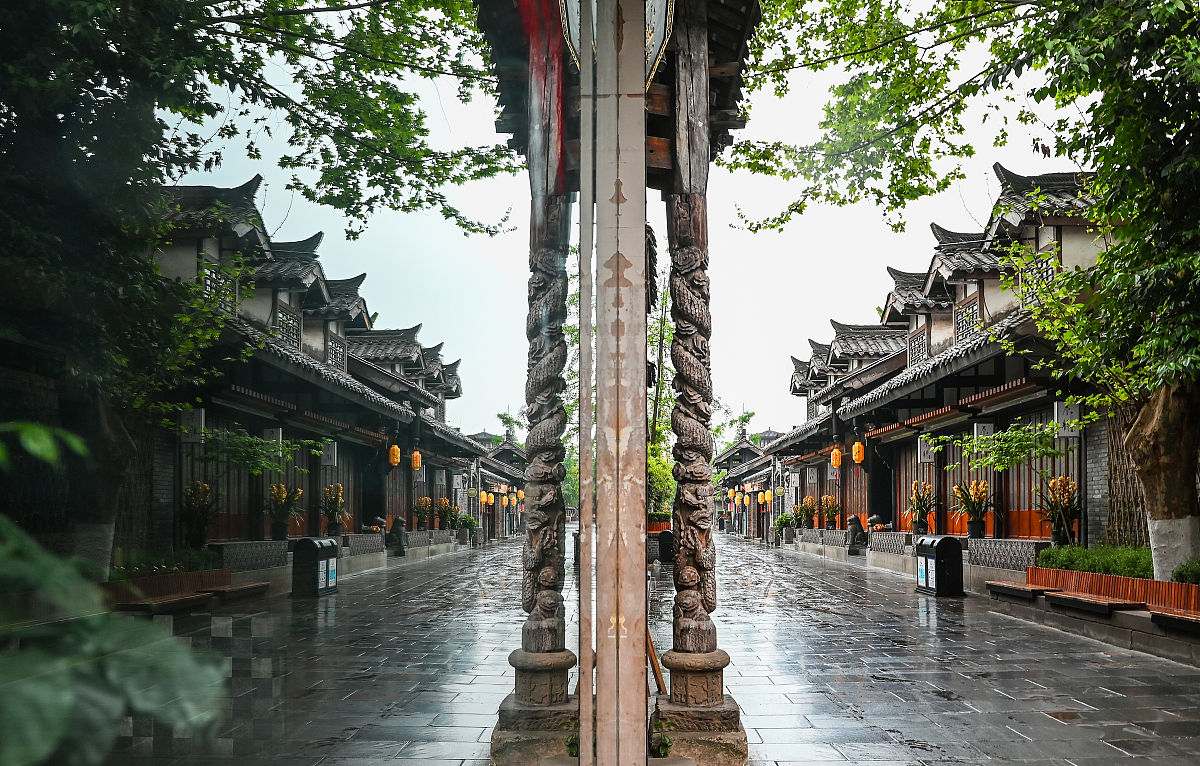 2021年3月31日,成都,宽窄巷子,窄巷子.(如若下载使用,请务必署名:红星