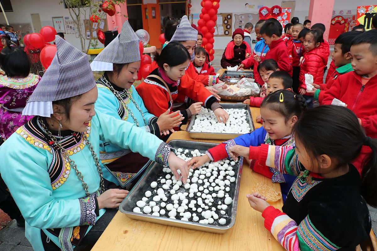 我是一名幼儿园老师幼儿园的学生即将毕业现在需要写一篇期末总结。文字800字