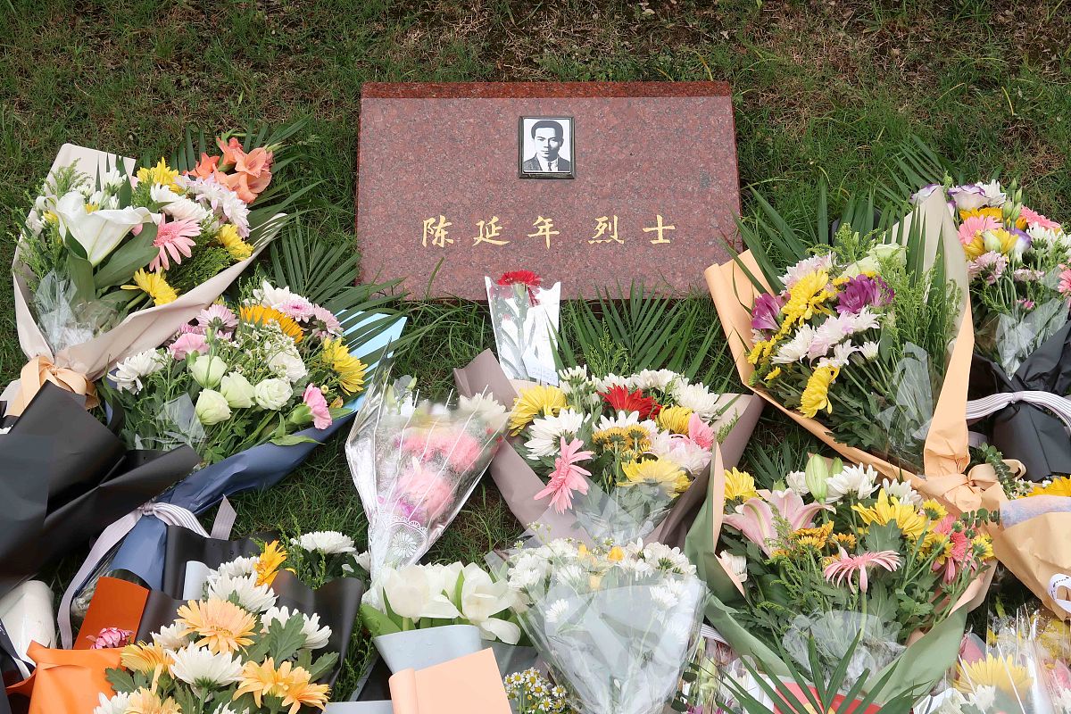 2021年7月4日,上海,陈延年烈士牺牲94周年,民众自发来到龙华烈士陵园,