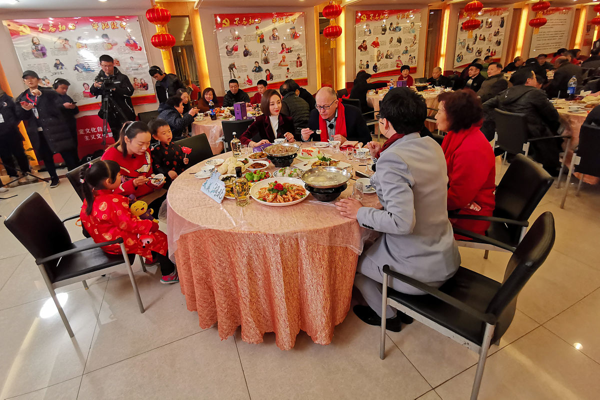 满月回娘家，婆家也要叫回去吗？