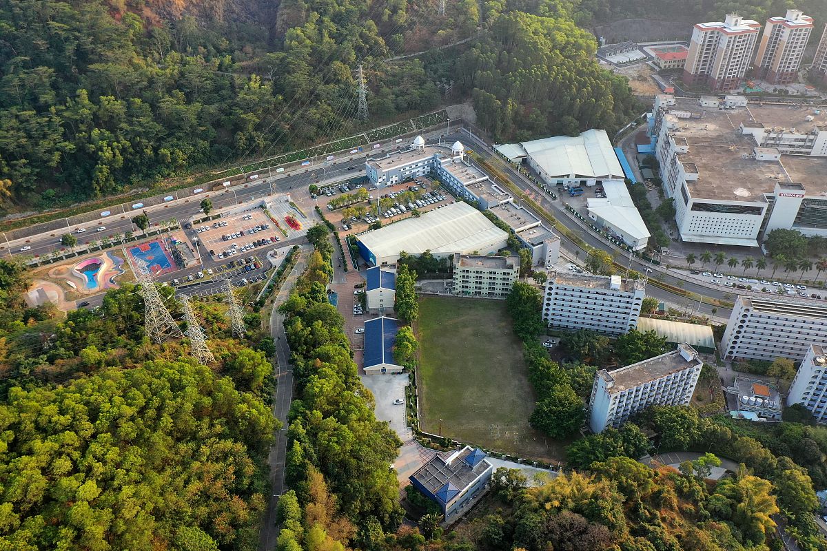 毕节赫章县平山农业技术高级中学专业设置：农业机械化、农产品检测等