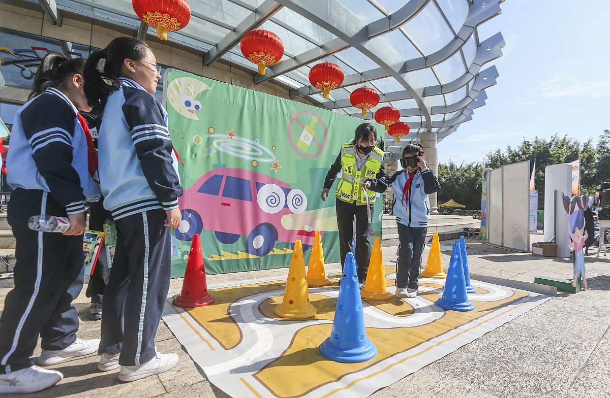 湛江市社区体育公共设施配置问题研究：实地调查与访谈法的应用