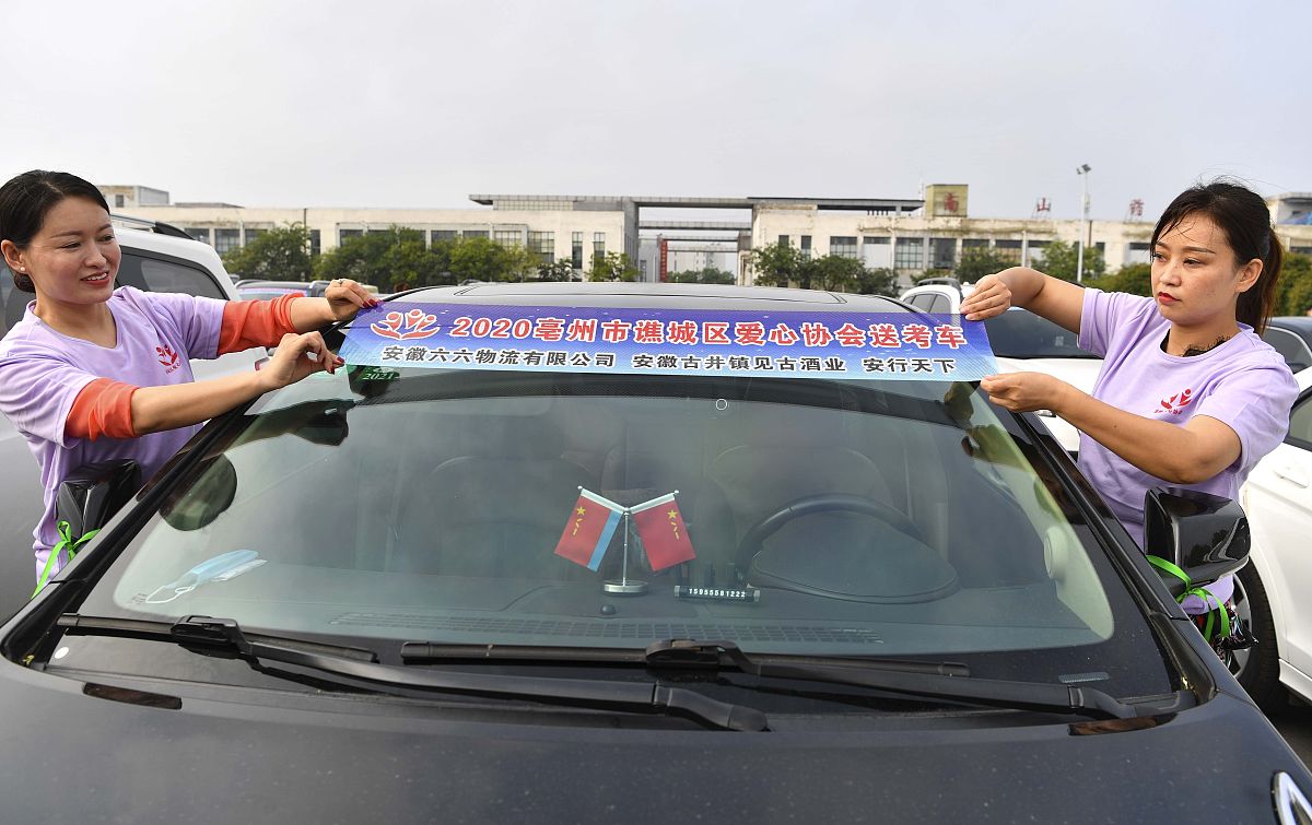 你能以助学圆梦青春启航为主题的征文吗 要求1500字并且结合自身经历与现实